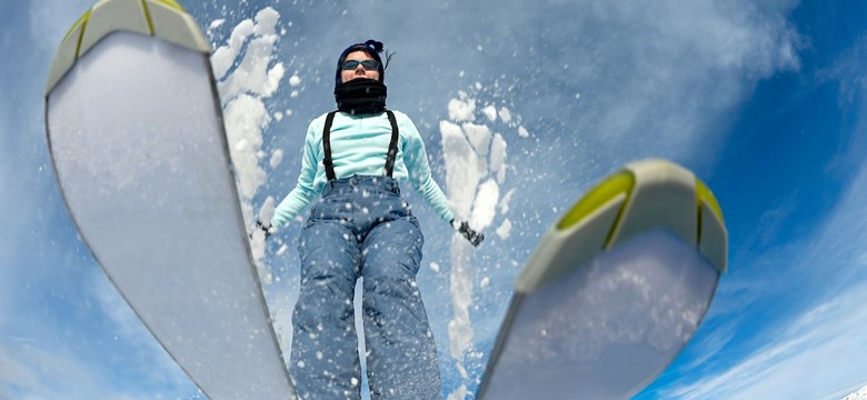 Tłumy narciarzy i snowboardzistów na stokach