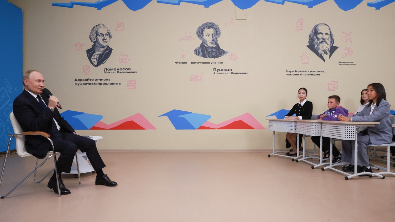 Rosyjscy uczniowie nie odpoczną od propagandy podczas wakacji. Putin już o to zadbał