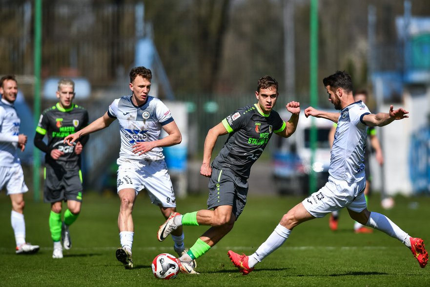 Na wiosnę mecze Hutnika najczęściej kończą się remisem 1:1. Nie inaczej było w starciu ze Stalą Stalowa Wola