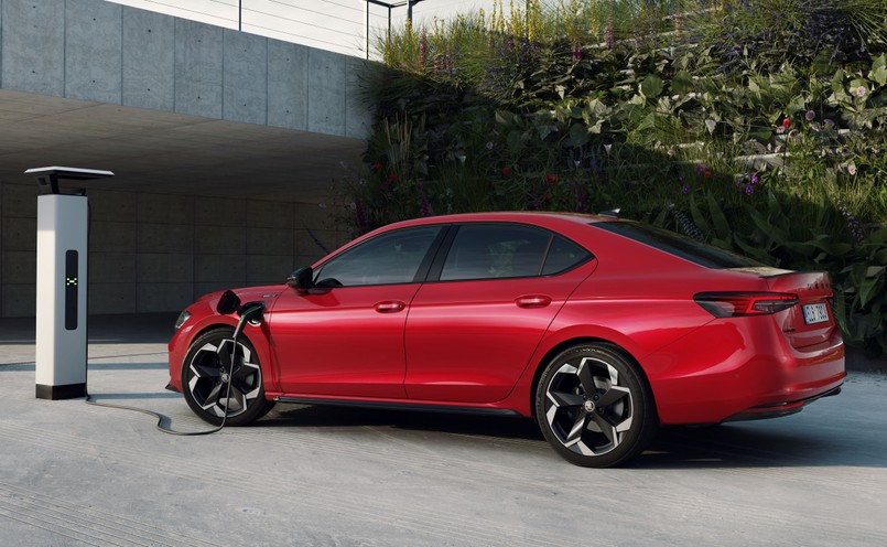 Nowa Skoda Superb liftback z napędem hybrydowym plug-in