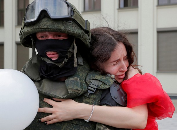 Demonstracja przeciwko przemocy i agresji wobec protestujących, Mińsk, 14 sierpnia 2020 r.