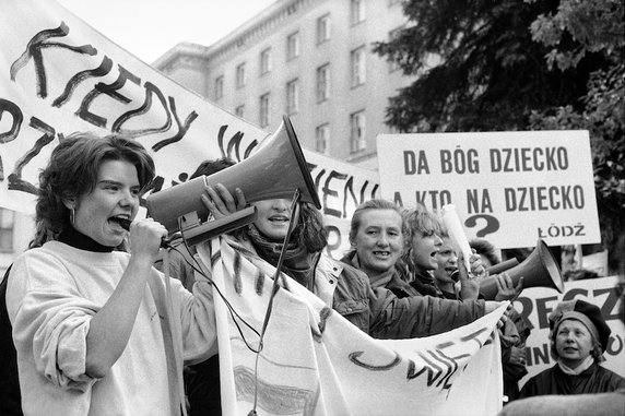 Błysk, mat, kolor. Sentymentalna podróż do Warszawy lat 90-tych