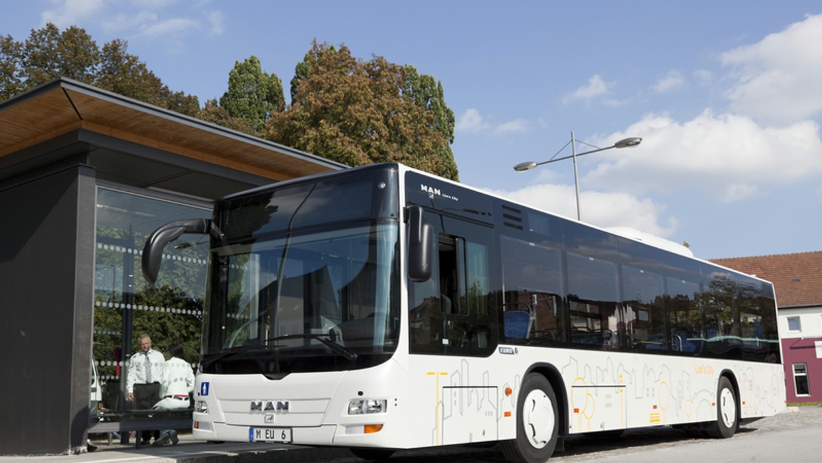 Wrocławskie MPK podpisało umowę na obsługę 17 linii autobusowych z firmą ITS Michalczewski. Od połowy przyszłego roku to właśnie to przedsiębiorstwo będzie wozić wrocławian swoimi wozami.