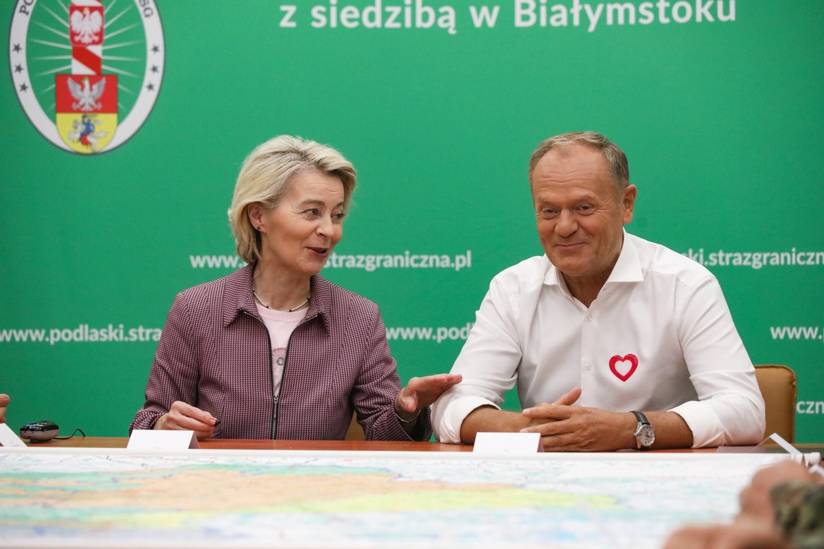 Ursula von der Leyen i Donald Tusk na polsko-białoruskiej granicy