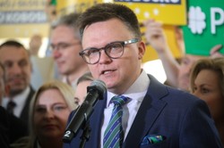 Hołownia: Polska nie jest w Unii, Polska jest Unią