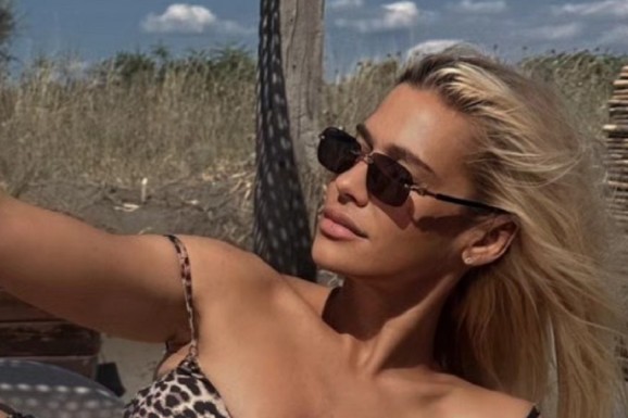 NATAŠA BEKVALAC SE OVAKVA SUNČA U ŠPANIJI Stegla grudi: Evo kako izgleda nakon vađenja silikona (FOTO)
