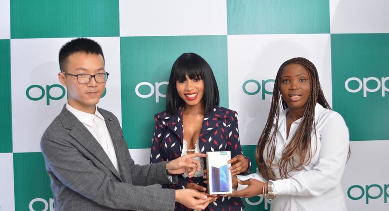 LEFT, Kris Cao, Marketing Director OPPO Nigeria and RIGHT, Nengi Akinola, Marketing Manager, OPPO Nigeria gifiting the OPPO F11 Pro to Mercy at the OPPO Head Office, Lagos