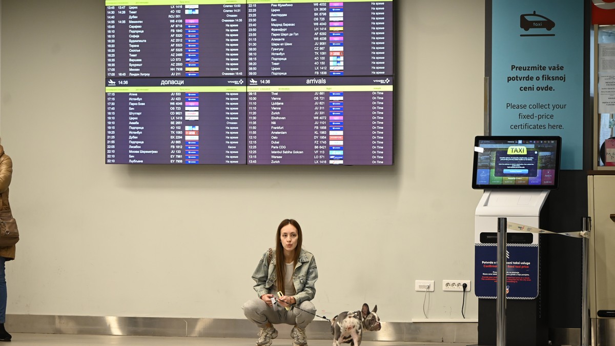 Avion Er Srbije sa srpskim državljanima evakuisanim iz Dubaija sleteo u Beograd