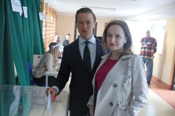 Kogo poparli wyborcy Bosaka, Hołowni i Biedronia? Wyniki mogą zaskakiwać