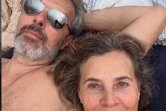Glumac (58) u braku sa 8 godina starijom koleginicom, a sad se skinuli na plaži: Ovakve ih nikada niste videli, Marija Karan reagovala