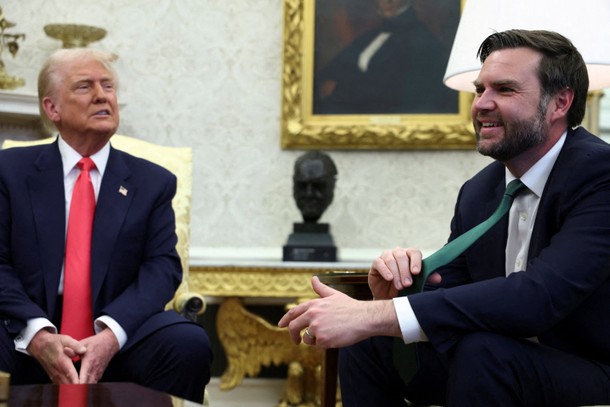 Prezydent USA Donald Trump i wiceprezydent J.D. Vance w Gabinecie Owalnym w Białym Domu, 12 marca 2025 r.