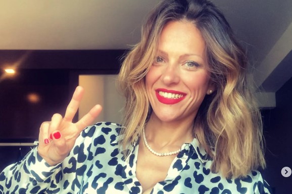 BIVŠA PEVAČICA JE NAJPAMETNIJA SRPKINJA! Pohvalila se da je diplomirala ČETVRTI PUT: Ima dva doktorata, član je i Mense, a evo čime se sad bavi