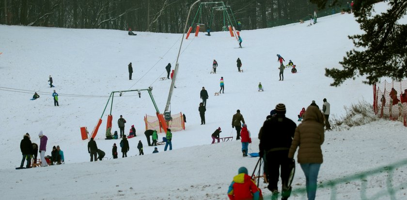 Czy dzieci mogą jeździć na sankach w ferie? Rząd podjął decyzję