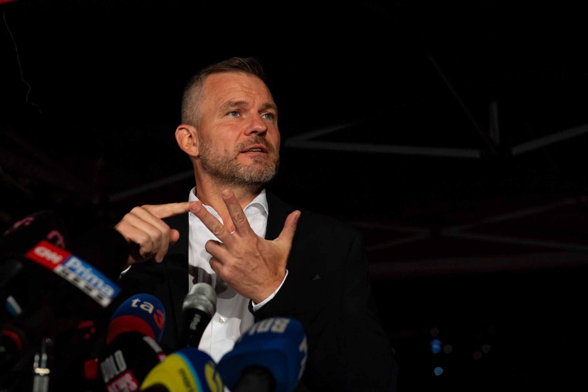 Predseda strany HLAS - Sociálna demokracia Peter Pellegrini vo volebnej centrále počas predčasných parlamentných volieb na Slovensku v Bratislave.