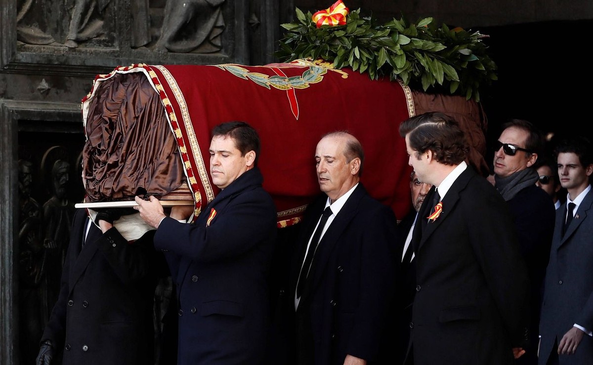 Trumna ze szczątkami gen. Francisco Franco