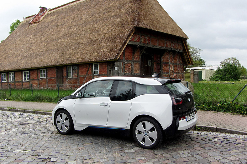 8. BMW i3