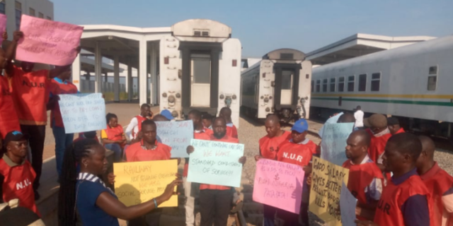 Railway workers strike in Lagos (TheCable)