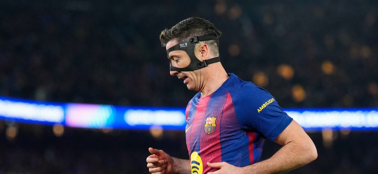 Robert Lewandowski powiedział, jak mu się gra w masce. "Nie miałem pewności, że mogę uderzać głową na 100 proc."