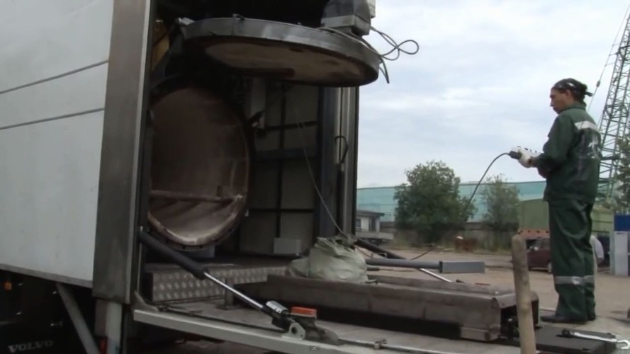 Mobilne krematorium IN-50.1K zbudowane na bazie ciężarówki Volvo