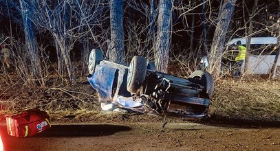 Dachował autem, a później uciekł. Do kierowania przyznał się ktoś inny. Co się stało z kierowcą?