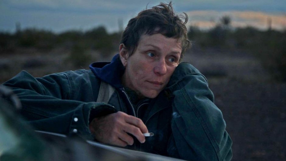 Frances McDormand w filmie "Nomadland"