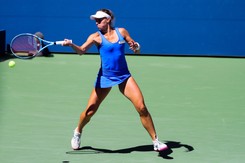 Szybki awans Linette do w ćwierćfinału turnieju w Tiencinie. Mecz zakończył się po czterech gemach