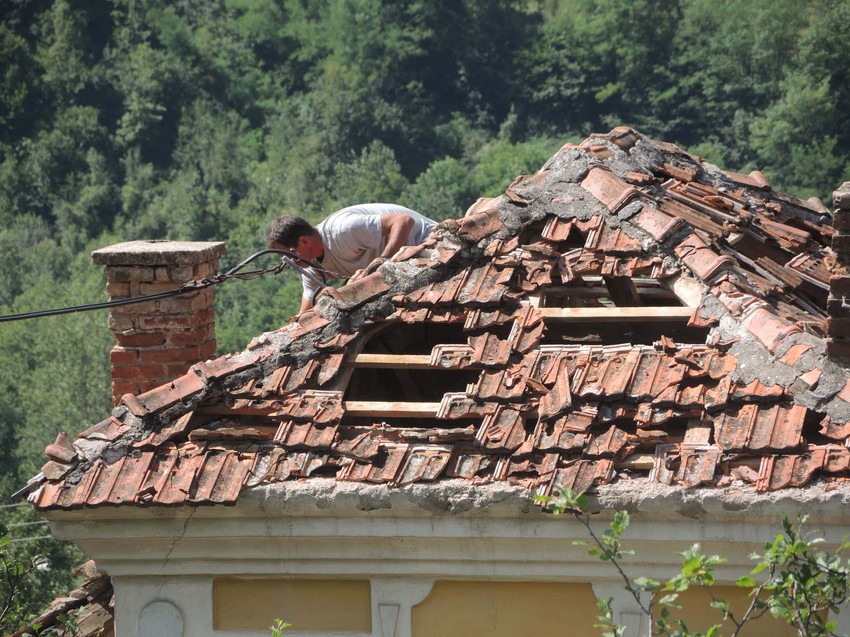 Zoran Šmakić na krovu svoje kuće