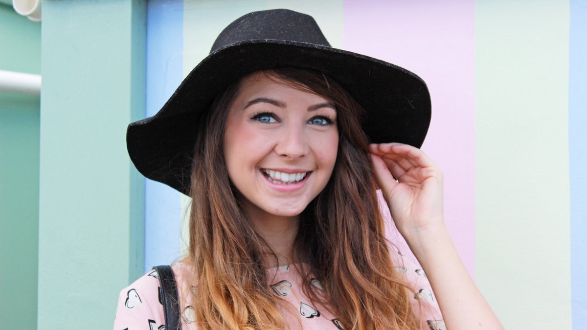 Zoe Sugg, znana jako Zoella, jest jedną z najpopularniejszych brytyjskich vlogerek. Jej filmiki poświęcone modzie, urodzie i stylowi życia subskrybuje ponad 9 milionów użytkowników YouTube. Pierwsza książka Zoelli stała się bestsellerem w Wielkiej Brytanii. Czy powtórzy sukces w Polsce?