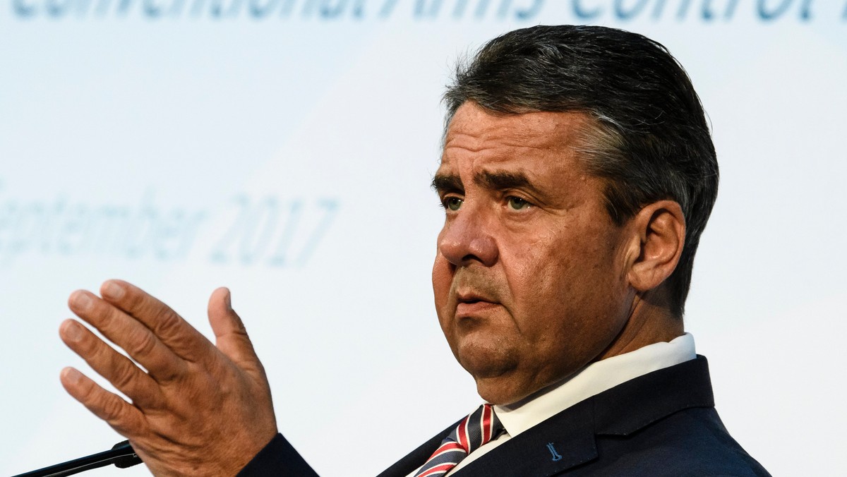 Szef MSZ Niemiec Sigmar Gabriel powiedział, że kraje, które nie wykonają orzeczenia Trybunału Sprawiedliwości UE w sprawie obowiązkowej relokacji uchodźców i nie zapewnią im godnych warunków pobytu, będą musiały ponieść konsekwencje finansowe.