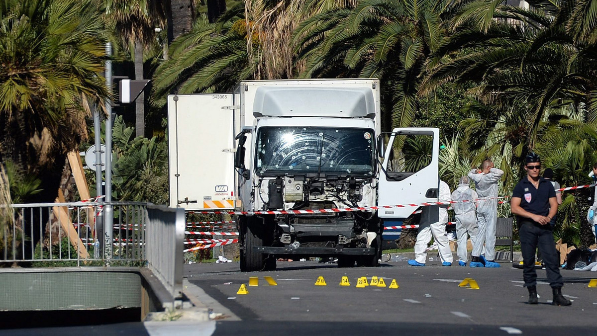 Francja wydaje się być bardziej narażona na ataki dżihadystów niż inne państwa. Kraj ten jest na celowniku terrorystów ze względu na swe skomplikowane więzi z Bliskim Wschodem i krajami Maghrebu - pisze amerykański magazyn "Time".