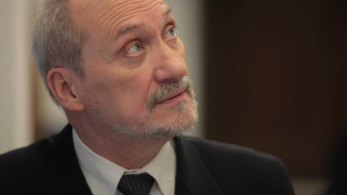 Antoni Macierewicz bronił dzisiaj likwidacji WSI i odpierał zarzuty związane z poufnym audytem stanu specsłużb z 2007 roku, które uderzały w polityka PiS. Pod koniec spotkania z dziennikarzami, doszło do incydentu z udziałem Artura Dębskiego z Twojego Ruchu.