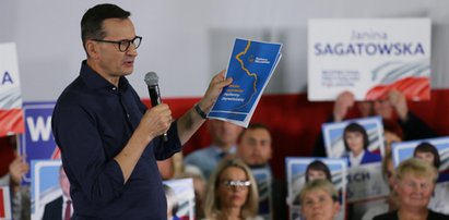 Morawiecki znów wymachiwał "teczką Tuska". Co pokazał?