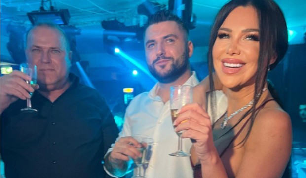 Asmin, Stanija i Mustafa