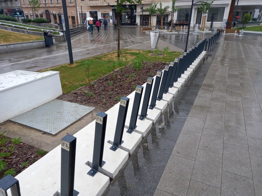 držači na Pozorišnom trgu