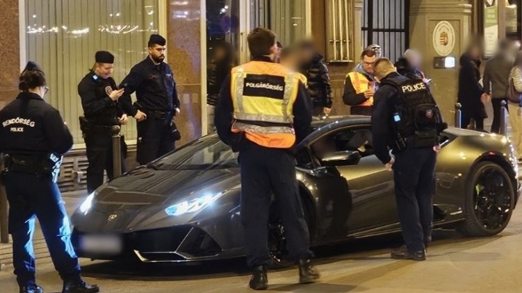 Gigantikus razzia: ellepték a rendőrök Budapest belvárosát