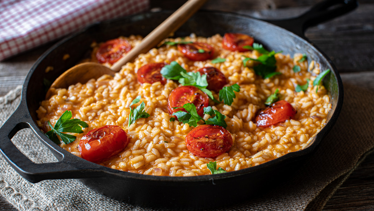 Risotto pomidorowe z kurczakiem. Przepis jest banalny