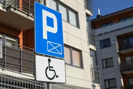 Zabrakło kart parkingowych dla niepełnosprawnych. "Niedopuszczalna sytuacja"