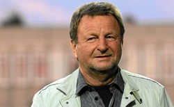 Wybudował tysiące mieszkań, osierocił Polonię. Teraz powalczy z Bońkiem. Kim jest Józef Wojciechowski? [SYLWETKA]