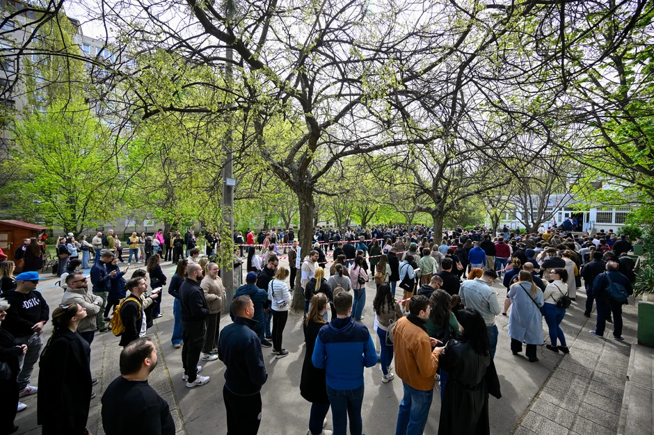Red za glasanje na izborima u Budimpešti u Mađarskoj 12. aprila