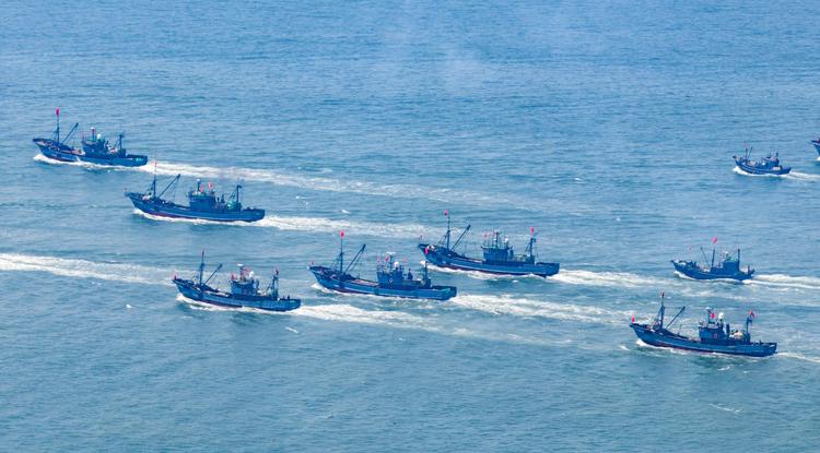 Kínai halászhajók indulnak neki az óceánnak