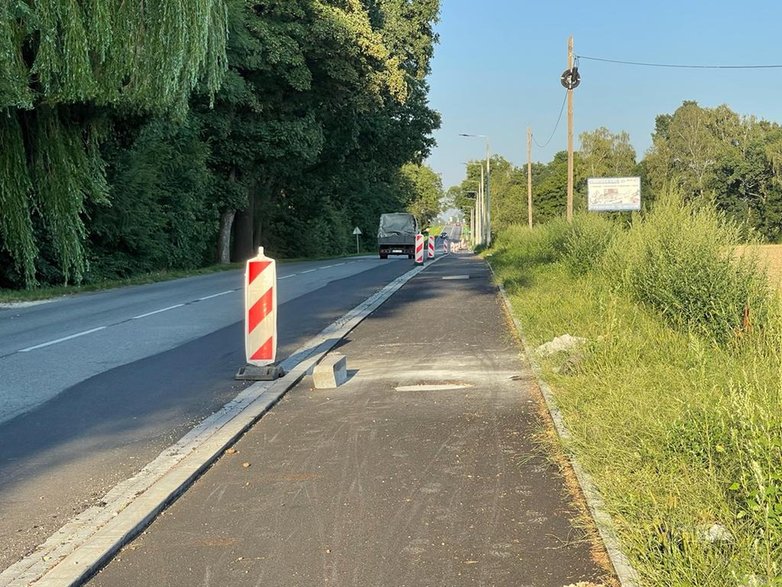 Budowa ścieżki rowerowej - końcowy odcinek Rudawki - granica z Miedźną - 05.08.2022 - autor: pless.pl