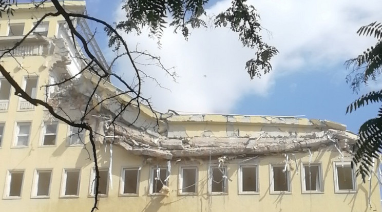 Leomlott egy épület a XII. kerületben /Olvasói fotó