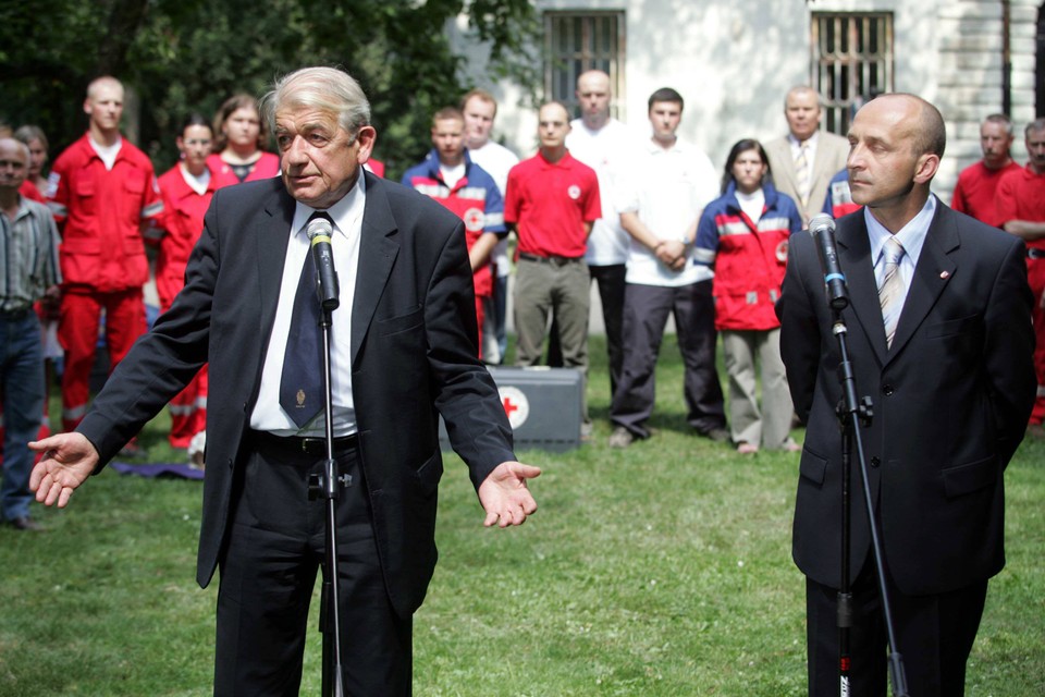 Zbigniew Religa i Kazimierz Marcinkiewicz, fot. Wojciech Olkuśnik / Agencja Gazeta