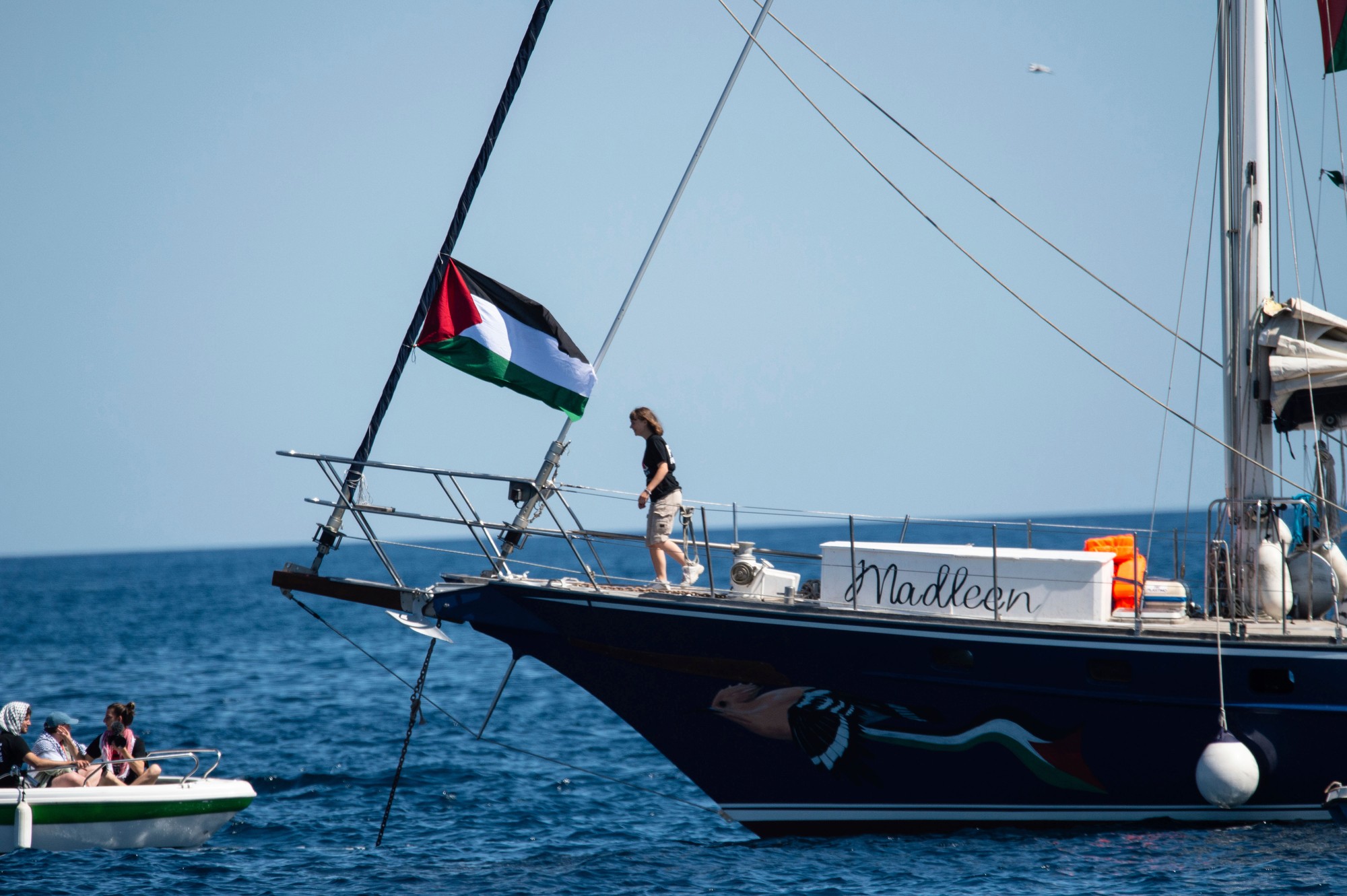 Greta Thunberg a ďalší aktivisti sa na lodi Madleen plavili do Gazy.