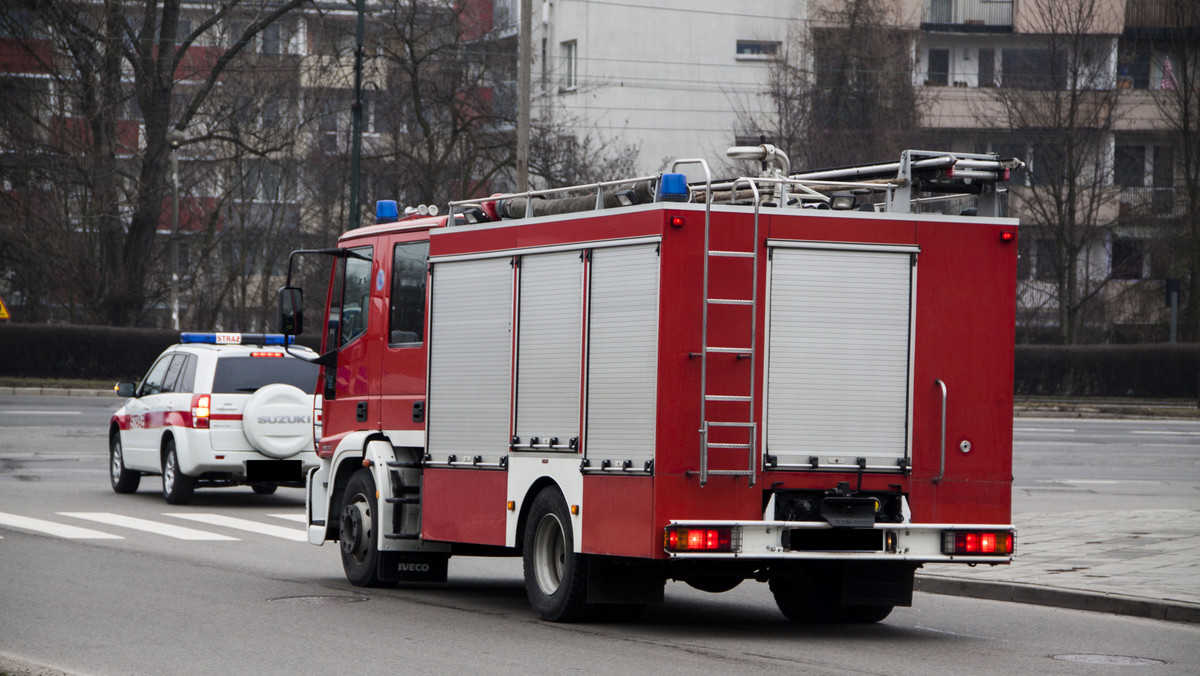 Chwile grozy przeżyli mieszkańcy jednego z bloków przy ulicy Laszki na olsztyńskim osiedlu Jaroty, którym wieczorem wstrząsnął silny wybuch.