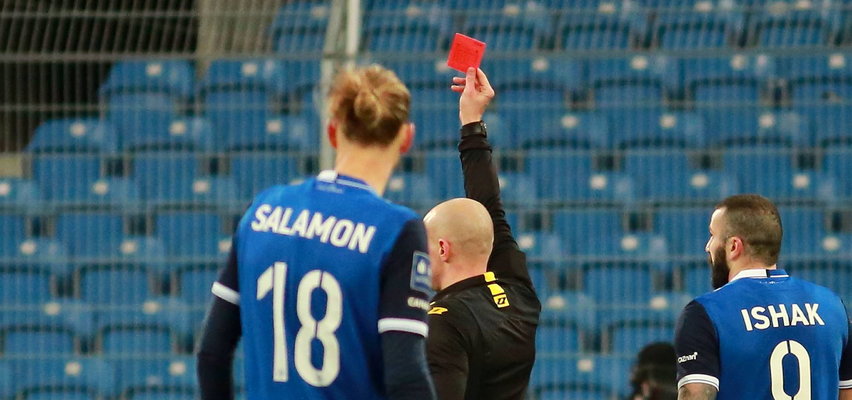 Czerwona kartka w piłce nożnej – jakie niesie konsekwencje?