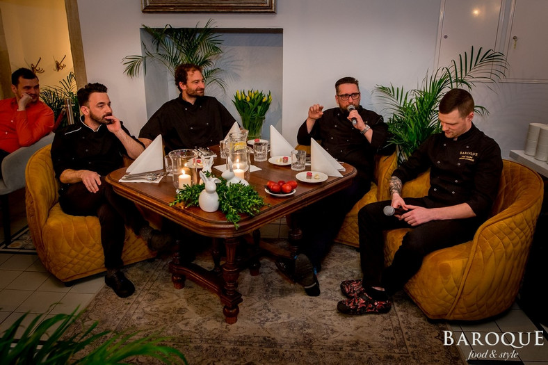 Od prawej: Michał Czeladzki (Szef kuchni Baroque), Ryszard Warnke (Szef Kuchni Baroque), Mikołaj Rey (Ambasador restauracji), Giusppe Restuccia (kucharz restauracji)