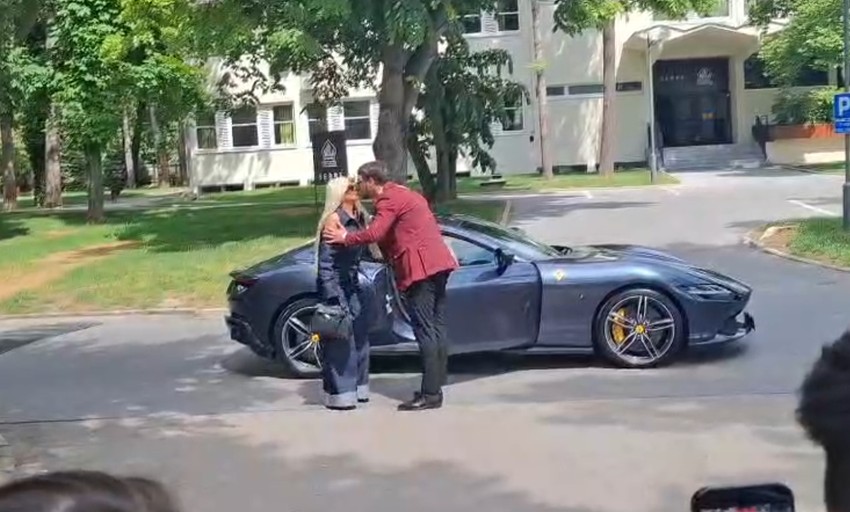 Dara Bubamara se ljubi sa dečkom