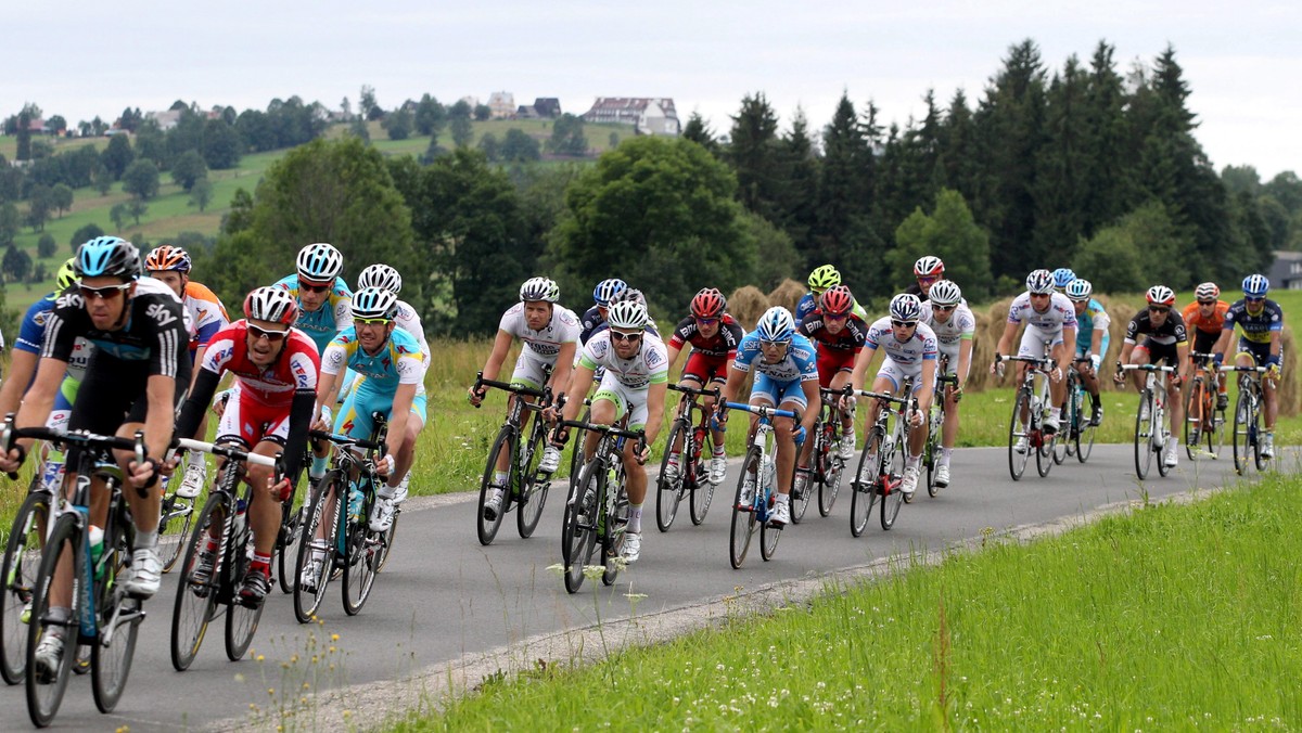 W poniedziałek po południu w Krakowie odbędzie sie finałowy etap kolarskiego wyścigu Tour de Pologne. Mieszkańców miasta czekają poważne utrudnienia. Zamknięta będzie część ulic, inaczej pojadą tramwaje i autobusy. Dla ułatwienia komunikacji władze wyznaczyły objazdy.