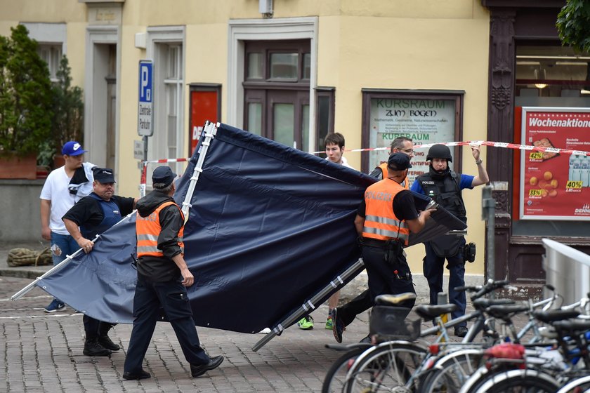 Rzucił się na ludzi z piłą mechaniczną. Wielu rannych